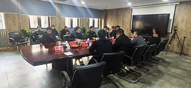 濱江區(qū)領導為華新機電送新春祝福